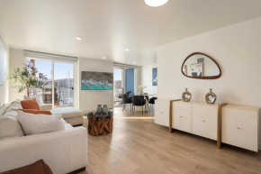Luxurious Waterfront Living Full Marina View